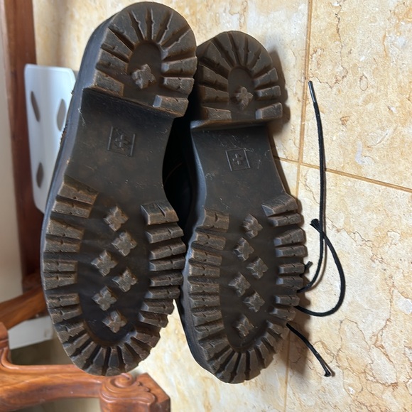 Dr.Martin Leona lace up platform boots - Picture 6 of 7